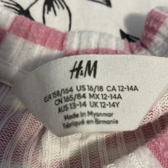 This is a long sleeve white and pink top - Picture 3 of 3